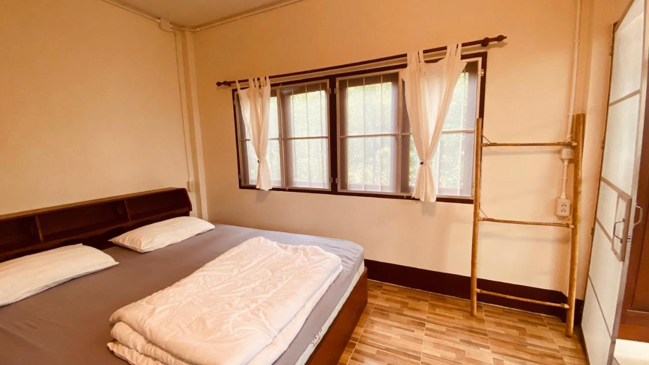 Хостел Brown House Chiangdao Чианг Дао Экстерьер фото