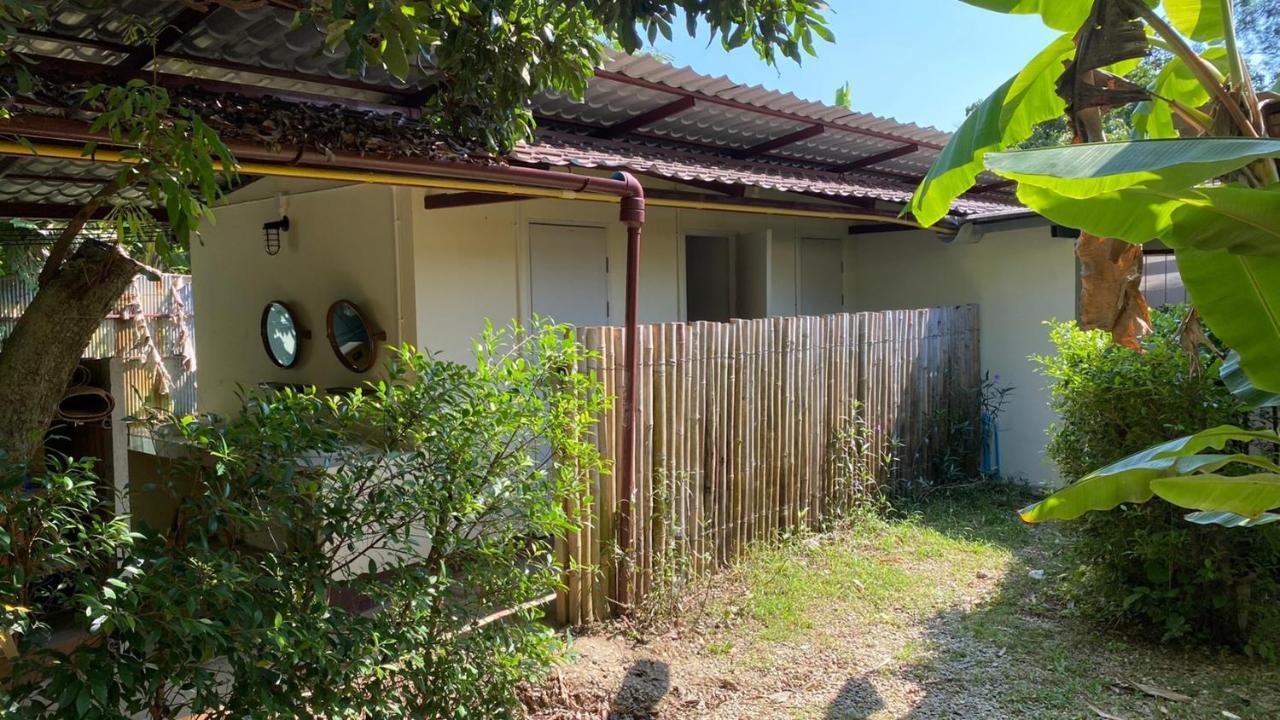 Хостел Brown House Chiangdao Чианг Дао Экстерьер фото